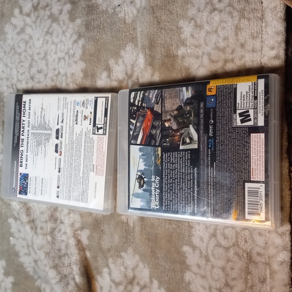 Lot 33- 2 PS3 GAME LOT Includes - Dj hero 2, and Grand theft auto IV PS3 GAMES - Picture 2 of 4